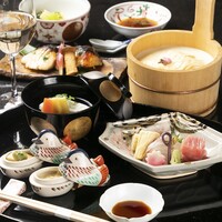自家製にこだわった京の伝統食材と、京野菜などの地場産素材で、奥深い懐石の味わいをお届けします。