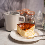 コーヒー豆専門店 豆善 - 熟成バスクチーズケーキ