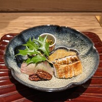 京味 もと井 - 八寸　青大豆　烏賊の塩辛　鰻へしこ　揚げたピーカンナッツ　鰤の生ハム　鰯の梅煮　