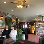 Steak House Usshisshii - Spacious Interior