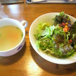 アルバトロス - ランチのスープとサラダ。