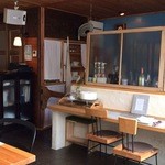 カフェ ワリ - 不思議ですが、落ち着く店内です