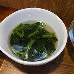 キッチン ブルー グローブ - ほうれん草スープのアップ