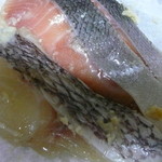 東京吉兆 - 薄紙を剥がすと鮭・鱈が現れました～。