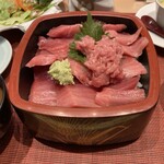 鮨政庭 - 中とろが10切れ