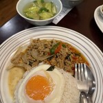 タイ屋台食堂 クルアチャオプラヤー - ガパオライス