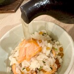 酒とごはん ちりん - 出汁注ぎます〜