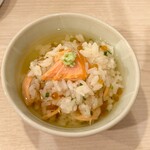 酒とごはん ちりん - 土鍋ごはん 鮭とイクラ  出汁茶漬けに❣️