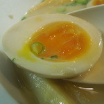 麺屋 菜々兵衛 - 煮玉子もこだわりを感じる一品です