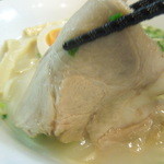 麺屋 菜々兵衛 - 肩ロースと思われるチャーシューも肉汁の旨味を感じます