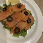 WHY BEER? - 自家製サーモンとアボカド