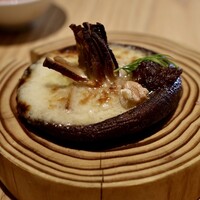 ラ・ボンヌターブル - 椎茸の軸焼き 熟鮓クリーム 胡桃 ディル