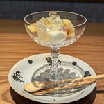 好日 - 甘味 ： 愛知の紅姫・キュウィ、山形のラフランス、高知のブンタンに梅酒のゼリーかけ。