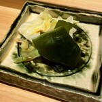 鮨処 池上 - こだわりのわかめと蒸しキャベツ