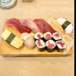 みちわ寿司 - ランチサービス　ランチにぎり　このネタで1100円はありえないです　byまみこまみこ
