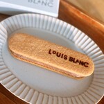ルイスブラン - しっとりしたクッキーで
滑らかなチョコレートをサンドした
上品スイーツです♡