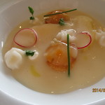 CROWN - 甘エビ、烏賊、マンゴーのタルタル甲殻類のコンソメジュレ
      ヴェルヴェーヌの香るピーチの冷製スープとエスプーマ
      