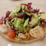 愛媛県産カンパチのカルパッチョと鱧、帆立貝のカレー風味サラダ仕立て　(2014,7)