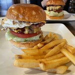 シェイクツリー バーガー＆バー - ベーコンチーズバーガー(エッグトッピング)¥1600