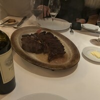 ウルフギャング・ステーキハウス シグニチャー - あか牛のTボーンステーキ