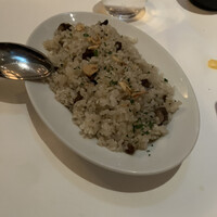 ウルフギャング・ステーキハウス シグニチャー - 余ったお肉で作られたガーリックライス