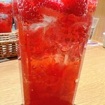 アフタヌーンティー・ティールーム 横浜そごう - ストロベリーハイビスカスのスパークリングジュレッティー