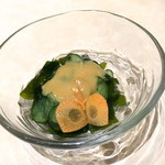 サクラダイニング - ベジタリアンメニューからわかめと胡瓜の酢の物