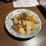 琉 肉、酒、ときどき魚。 - 【アンチョビポテト】