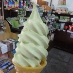 道の駅 玉露の里 - 玉露ソフト　350円