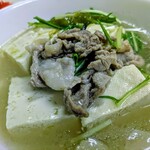 tell me キッチン - 鶏飯用スープで餡掛け湯豆腐(豚スライス肉、水菜、おぼろ昆布チョイス)