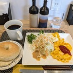nature cafe - ベーグルとサラダとたまご料理の盛り合わせ(600円)＋ホットコーヒー(200円)
