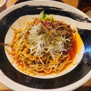 赤い鯨 四川担々麺 赤い鯨 | がっつり排骨の濃厚坦々麺