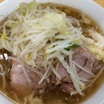 ラーメン二郎 - ラーメン 700円　麺半分・ニンニク・カラメ・アブラ