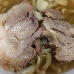 ラーメン二郎 - ブタアップ 箸で解ける柔らかさサイコー