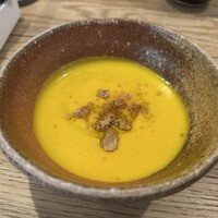 セミーナ - かぼちゃのパッサータ　※いわゆるポタージュです。イタリアでは暑い日にガッツリしたものではなくパッサータみたいな吸収の良いものを食べるそう。二日酔いの私にピッタリ！w旨い！