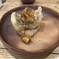 セミーナ - ギンポ（銀宝）のフリット　※今日イチはこれです！ギンポは表面はバリバリ中はとろとろの絶妙な揚げ具合。菊芋のソースのコク、マスタードシードの酸味が味に立体感を出してます。旨すぎる！
