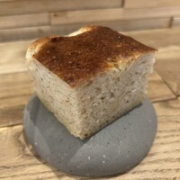 セミーナ - 自家製フォカッチャ　※フワフワモチモチです。小麦の良い香と風味を感じます。正直もっと食べたかった！