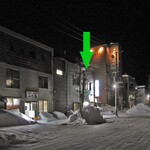 やまどり - 脇道に面しています（緑色の➡︎）