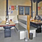 やまどり - ボックス式のテーブル席