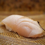 にぎり鮨 一五〇 - 炙り鰆（おすすめ）