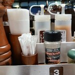 いきなりステーキ - 卓上の調味料たち