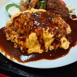 ひかり食堂 - デミグラスソースをオムライスの上に掛けて頂いた

軽くトマトの爽やかさはあるけれど
相当煮込まれてる感があり落ち着き感があり
苦みとバターと肉の深み、コク感
甘味もある美味しい質の高いデミグラスソース