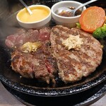 いきなりステーキ - レアレアなワイルドステーキ(左)