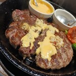 いきなりステーキ - ボリューム感マシマシなチーズトッピング