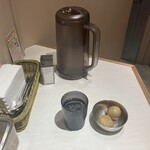 カリーライス専門店エチオピア - お冷や、ジャガイモ