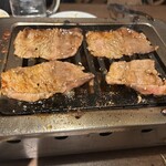 神戸牛焼肉と冷やしピーマン 金肉屋 - 