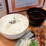 TMチキン - ご飯、味噌汁