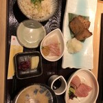 近畿大学水産研究所 銀座店 - 豪華なランチ