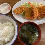 ニコニコドライブイン - 料理写真:フライ盛り合わせ¥680+ご飯¥200+味噌汁¥50