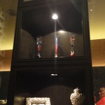 ペッシェ・ロッソ - テーブル席の後ろにはセンス良い物が飾られています＾＾